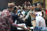 Suasana usai penandatanganan perjanjian perdamaian antara PT Gunung Aji Jaya, dengan masyarakat dari enam kampung Kecamatan Pubian Kabupaten Lampung Tengah. (foto: ist)
