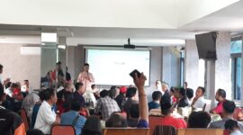 Ketua Harian Juragan Lampung, Mukhlis Basri saat silaturahmi dengan sejumlah relawan, di Itera Hostel Kota Bandarlampung, Sabtu (10/06/2023). (foto: ist)