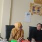 Kadisdikbud Kota Bandarlampung, Eka Apriana memberikan penjelasan saat hearing dengan Komisi IV DPRD setempat, Senin (12/06/2023). (foto: ist)