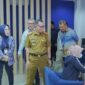 Sekdaprov Lampung, Fahrizal Darminto saat meninjau relokasi Gedung Bank Lampung KCP Telukbetung Selatan, Senin (12/06/2023). (foto: ist)