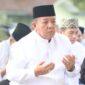 Gubernur Lampung, Arinal Djunaidi saat salat Hari Raya Idul Adha 1444 H, di Lapangan Saburai Enggal Bandarlampung, Kamis (29/06/2023). (foto: ist)