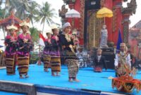 Pentas Kebudayaan di Pura Tirta Bhuana Pantai Melasti Pekon Marang, Kecamatan Pesisir Selatan Kabupaten Pesisir Barat. (foto: ist)