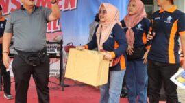 Gubernur Lampung, Arinal Djunaidi saat mengumumkan peserta senam Harkonas tahun 2023 yang mendapat hadiah, Jumat (16/06/2023). (foto: ist)
