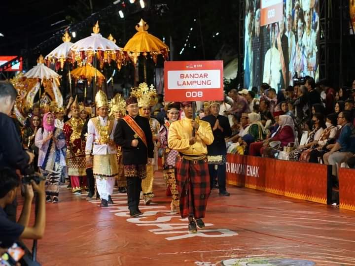 Karnaval budaya pembukaan Rakernas XVI Apeksi di Kota Makassar, Provinsi Sulawesi Selatan. (foto: ist)