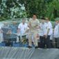 Gubernur Lampung, Arinal Djunaidi saat panen perdana Udang Vaname, Rabu (05/07/2023). (foto: ist)