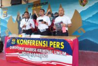 Kepala Subdit III Jatanras Ditkrimum Polda Lampung, Kompol Ali Muhaidori saat konferensi pers, di Mapolda setempat, Senin (17/07/2023). (foto: ist)