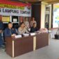 Kapolres Lampung Tengah, AKBP Doffie Fahlevi Sanjaya SIK menggelar konferensi pers, pengungkapan kasus suami bunuh istri, Sabtu (29/07/2023). (foto: ist)