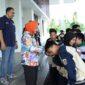 Ketua PMI Lampung, Riana Sari Arinal didampingi Waki Ketua PMI, Rudy Syawal Sugiarto melepas kontingen Jumbara-PMR tingkat nasional, di Mahan Agung, Minggu (02/07/2023). (foto: ist)
