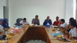 Pengurus PWI Cabang Lampung saat menggelar rapat pleno, di Balai Wartawan Solfian Ahmad, Kamis (24/08/2023). (foto: ist)