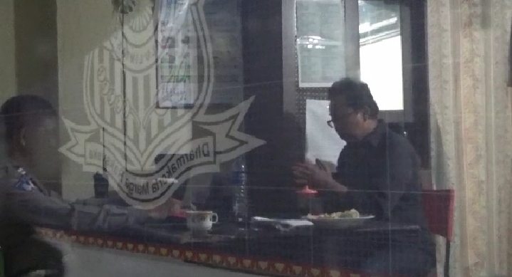 Anggota DPRD Lampung dari F-PKB berinisial OR, saat diperiksa penyidik Polres Bandarlampung, Kamis (03/08/2023). (foto: ist)