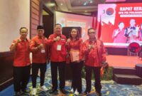 Ketua DPD PDIP Lampung, Sudin bersama Pengurus DPC PDIP Bandarlampung di Hotel, Kamis (10/08/2023). (foto: ist)