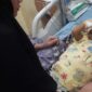 Arafah ibu kandung Ahmad Rafaeyza Nilam, penderita pengerasan hati atau sirosis hati di RSUDAM Kota Bandarlampung. (foto: ist)