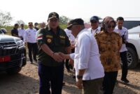 Gubernur Lampung, Arinal Djunaidi saat ke lokasi lahan seluas 150 hektare yang di hibahkan untuk Unila, Kamis (21/09/2023). (foto: ist)