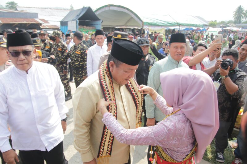 Gubenur Lampung, Arinal Djunaidi saat menghadiri pengajian akbar di Kabupaten Lampung Barat, Jumat (10/11/2023). (foto: ist)