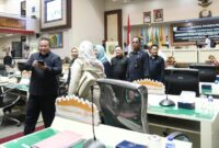 Gubernur Arinal Djunaidi usai menghadiri rapat paripurna DPRD Lampung. (foto: ist)