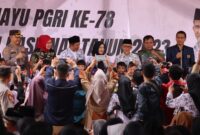 Ketua PWI Lampung, Wirahadikusumah saat menghadiri HUT ke-78 PGRI Bandarlampung, di Stadion Mini Way Dadi, Sabtu (09/12/2023). (foto: ist)