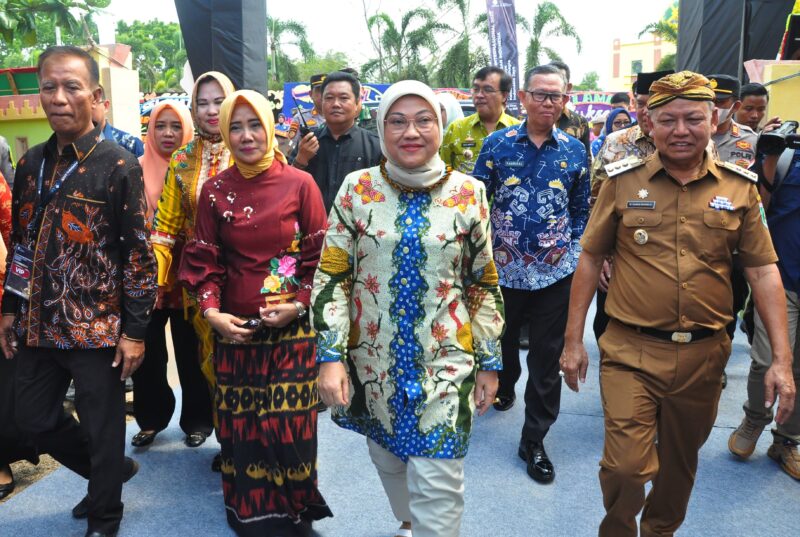 Menaker RI, Ida Fauziyah saat menghadiri puncak Hari Migran Internasional 2023 di Kabupaten Lampung Timur, Senin (18/12/2023). (foto: ist)