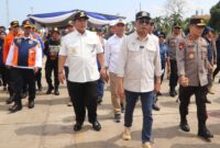 Gubernur Lampung, Arinal Djunaidi bersama Menhub RI, Budi Karya Sumadi saat meninjau arus balik Idulfitri tahun 2024 di Pelabuhan Panjang, Minggu (14/04/2024). (foto: ist)