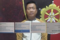Tersangka ES (47) diduga melakukan tipu gelap diamankan Polres Metro. (foto: dok/Polres Metro)