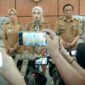Wakil Gubernur Lampung, Jihan Nurlela 
didampingi Kadiskominfo, Ganjar Jationo, dan Kepala BKD Meiry Harika Sari saat konferensi pers, Selasa (08/07/2025). (foto: ist)