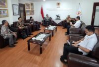 Ketum KONI Lampung, Taufik Hidayat bersama rombongan saat bertemu Ketum KONI Pusat, Mayjen TNI (Purn) Marciano Norman, Kamis (10/07/2025) lalu. (foto: ist)