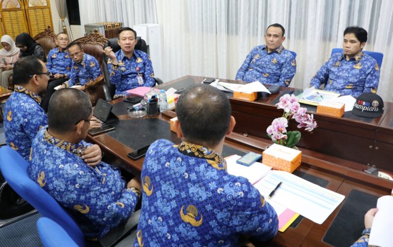 Sekdaprov Lampung, Marindo Kurniawan bersama Kepala BPBD, Rudy Syawal, Kamis (17/07/2025). (foto: ist)
