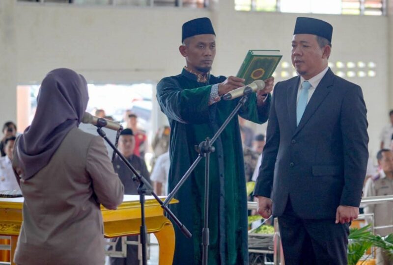Bupati Elfianah saat melantik Budiman Jaya sebagai Sekda Kabupaten Mesuji, Rabu (03/09/2025). (foto: ist)