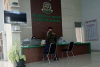 Ketua Umum DPP Pematank, Suadi Romli SH di Kejari Lampung Tengah. (foto: Rio/dok.Inisial.id)