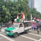 Puluhan massa Triga Lampung saat melakukan aksi unjuk rasa di Gedung KPK RI, Rabu (15/10/2025). (foto: Rio/dok.inisial.id)