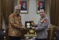 Ketua Umum PWI, Akhmad Munir
bersama Kapolri Listyo Sigit Prabowo. (foto: ist)