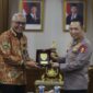Ketua Umum PWI, Akhmad Munir
bersama Kapolri Listyo Sigit Prabowo. (foto: ist)