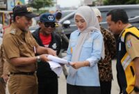 Wakil Gubernur Lampung, Jihan Nurlela dan Bupati Pringsewu, Riyanto Pamungkas, saat menyimak penjelasan Kepala Dinas BMBK Lampung, M Taufiqullah. (foto: istimewa)