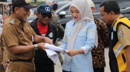 Wakil Gubernur Lampung, Jihan Nurlela dan Bupati Pringsewu, Riyanto Pamungkas, saat menyimak penjelasan Kepala Dinas BMBK Lampung, M Taufiqullah. (foto: istimewa)