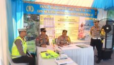 Kapolres Mesuji, AKBP Muhammad Firdaus SIK saat mengecek petugas di Pos Pam dan Yan, Selasa (17/03/2026). (foto: istimewa)