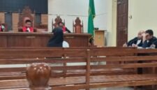 Sidang pembacaan vonis mantan Relationship Manager (RM) BRI Cabang Pringsewu, Cindy Almira di Pengadilan Negeri Tanjungkarang Kota Bandarlampung, Senin (09/03/2026). (foto: istimewa)