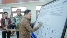 Sekdaprov  Lampung, Marindo Kurniawan didampingi Kadisdikbud Thomas Amrico, melakukan penandatanganan pakta integritas dan SPMB SMA/SMK/SLB Tahun Ajaran 2026/2027. (foto: istimewa)